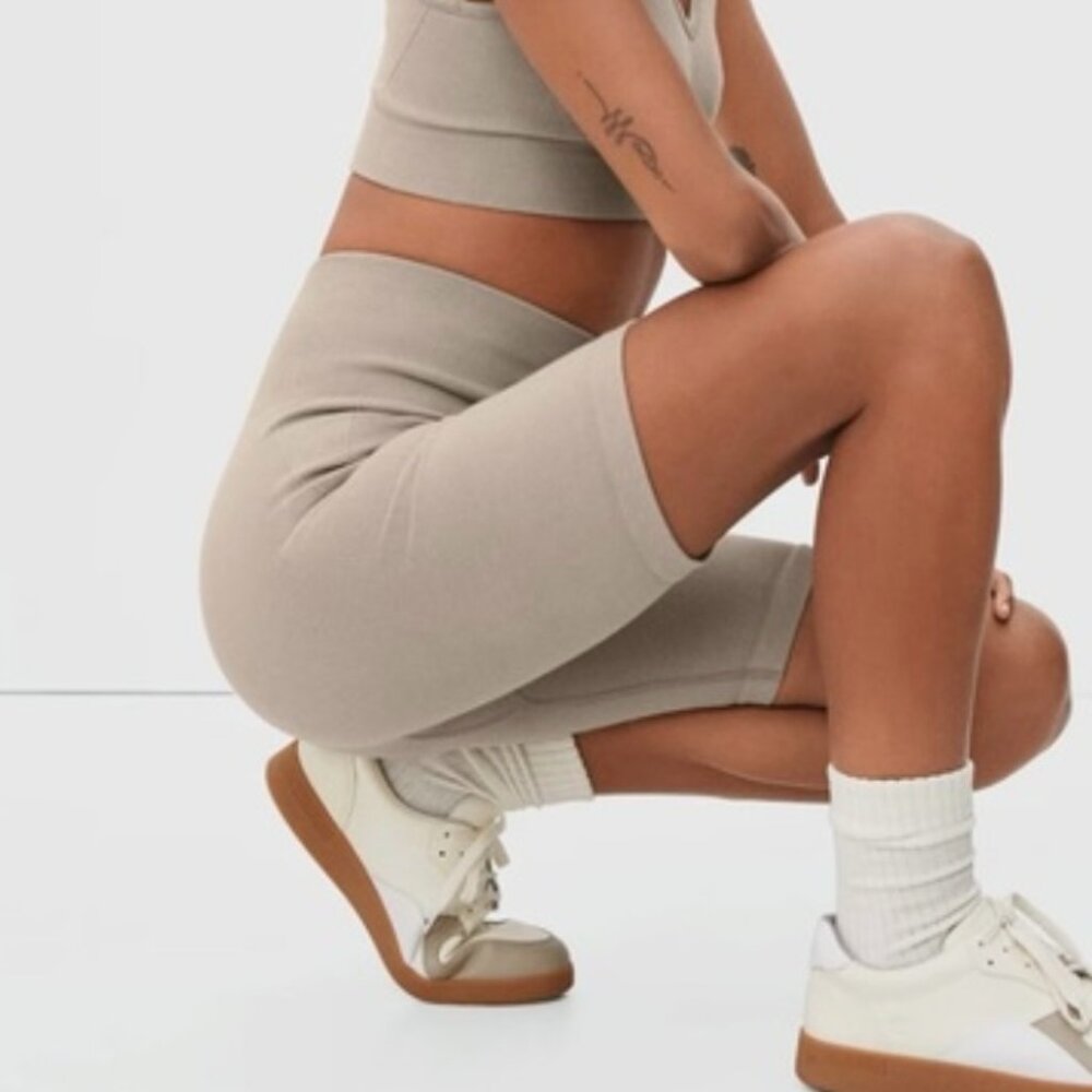 Everlane Size M/L Ribbed Performance Biker Shorts